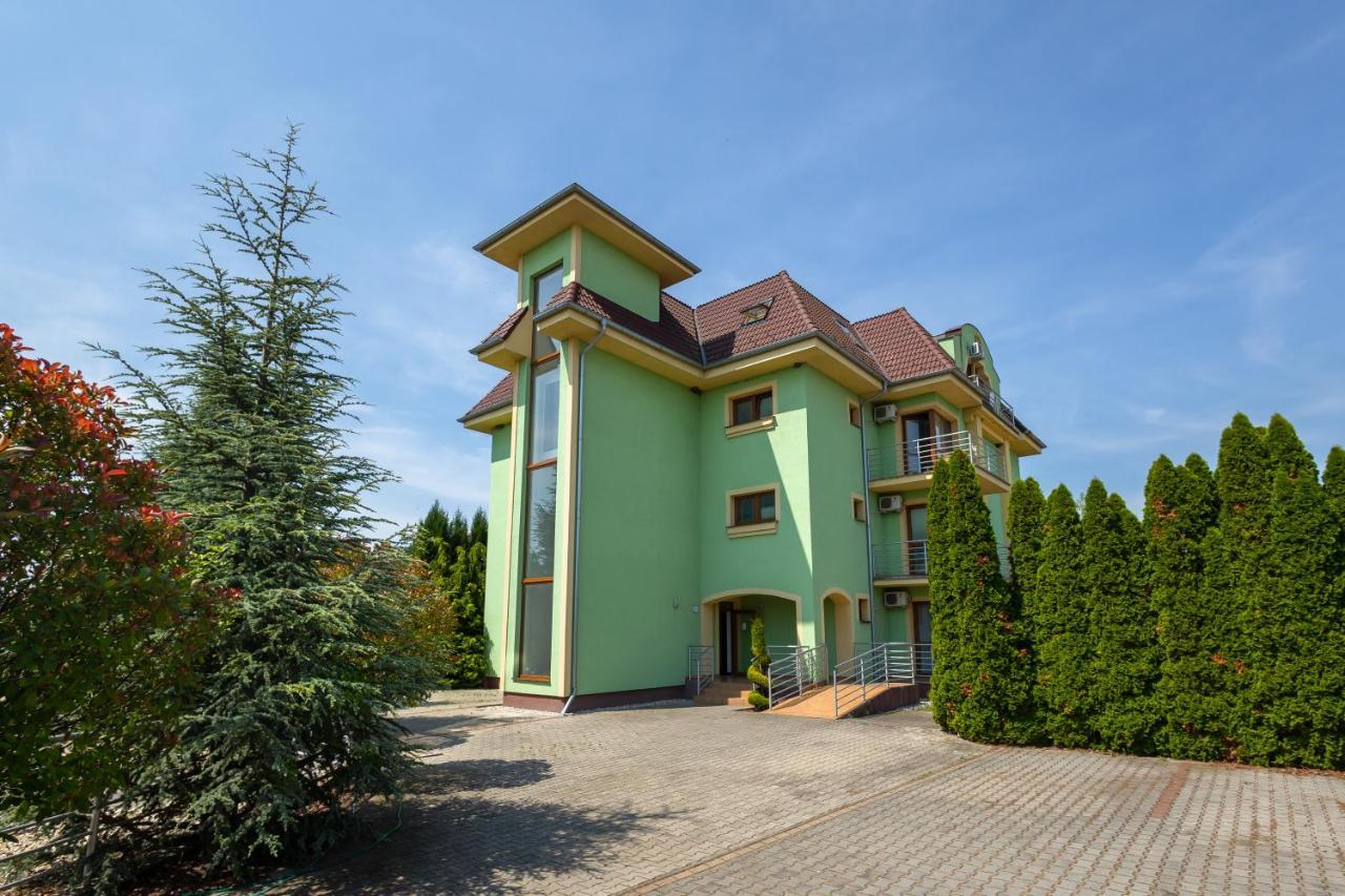 Pensionbb Velky Meder Exterior photo